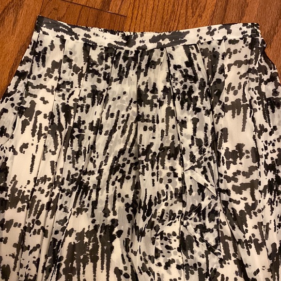 Daniel Rainn black & off white ink style pattern full skirt w/front slit- size S - Picture 4 of 9